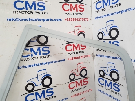 Ford 2000, 3000, 2600, 3600 Cab Door Frame Rhs - Uks ja varuosad - Traktor: pilt 2 Ford 2000, 3000, 2600, 3600 Cab Door Frame Rhs - Uks ja varuosad - Traktor: pilt 2