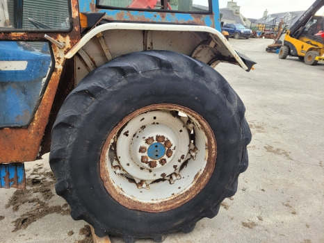 Ford 2600, 3600, 4600, 4000 Rear Wheel Rim And Tyre 16.9 R30 - Komplektne ratas: pilt 1 Ford 2600, 3600, 4600, 4000 Rear Wheel Rim And Tyre 16.9 R30 - Komplektne ratas: pilt 1