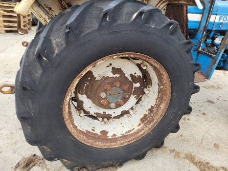 Ford 2600, 3600, 4600, 4000 Rear Wheel Rim And Tyre 16.9 R30 - Komplektne ratas: pilt 1 Ford 2600, 3600, 4600, 4000 Rear Wheel Rim And Tyre 16.9 R30 - Komplektne ratas: pilt 1