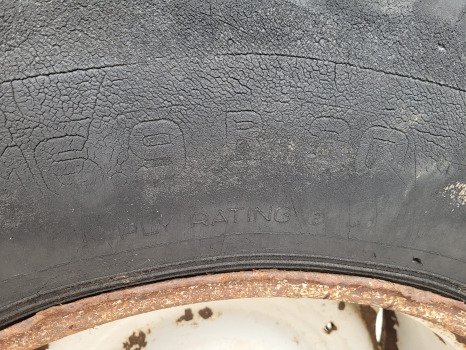 Ford 2600, 3600, 4600, 4000 Rear Wheel Rim And Tyre 16.9 R30 - Komplektne ratas: pilt 2 Ford 2600, 3600, 4600, 4000 Rear Wheel Rim And Tyre 16.9 R30 - Komplektne ratas: pilt 2