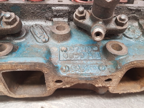 Ford 3000, 2000, 3000 Engine Cylinder Head C7nn6049ab, D0nn9f593a - Mootori pea - Põllutööseade: pilt 3 Ford 3000, 2000, 3000 Engine Cylinder Head C7nn6049ab, D0nn9f593a - Mootori pea - Põllutööseade: pilt 3