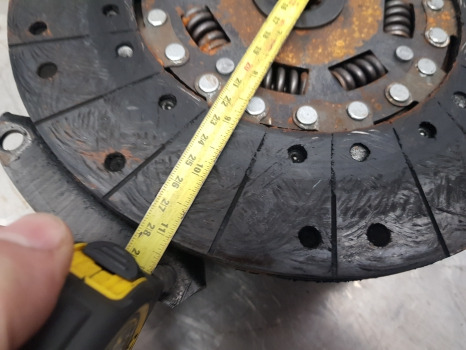 Ford 3610, 4610, 4600, 4000 Clutch Pressure Plate 83935271, D8nn7563db - Sidur ja varuosad - Põllutööseade: pilt 3 Ford 3610, 4610, 4600, 4000 Clutch Pressure Plate 83935271, D8nn7563db - Sidur ja varuosad - Põllutööseade: pilt 3