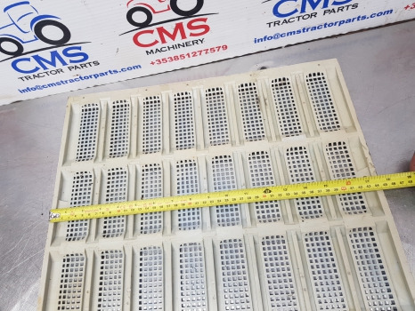Ford 4000, 4200, 5000, 7000, 3000 Front Lower Grille D1nn8151a, 81824197 - Võre: pilt 4 Ford 4000, 4200, 5000, 7000, 3000 Front Lower Grille D1nn8151a, 81824197 - Võre: pilt 4