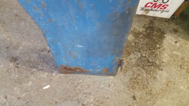 Ford 4000, 4600, 5600 2 Cab Door Right 81834249 - Uks ja varuosad - Traktor: pilt 2 Ford 4000, 4600, 5600 2 Cab Door Right 81834249 - Uks ja varuosad - Traktor: pilt 2