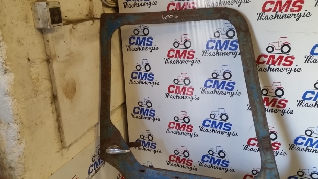 Ford 4000, 4600, 5600 8 Cab Door Right 81834249 - Uks ja varuosad - Traktor: pilt 5 Ford 4000, 4600, 5600 8 Cab Door Right 81834249 - Uks ja varuosad - Traktor: pilt 5