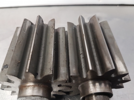 Ford 5640, 6640, 7740, 7840, 8240 Hydraulic Pump Gear And Shaft Z12 F1nne866aa - Hüdrauliline pump - Traktor: pilt 4 Ford 5640, 6640, 7740, 7840, 8240 Hydraulic Pump Gear And Shaft Z12 F1nne866aa - Hüdrauliline pump - Traktor: pilt 4