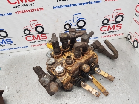 Ford 655, 655a, 550, 555, 555a Digger Loader Control Hydraulic Valve Complete - Hüdrauliline klapp - Ekskavaator-laadur: pilt 1 Ford 655, 655a, 550, 555, 555a Digger Loader Control Hydraulic Valve Complete - Hüdrauliline klapp - Ekskavaator-laadur: pilt 1
