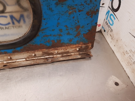 Ford 6610, 10, 600, Tw Q Cab Series, Bottom Rear Glass With Panel 83909609 - Aken ja varuosad: pilt 4 Ford 6610, 10, 600, Tw Q Cab Series, Bottom Rear Glass With Panel 83909609 - Aken ja varuosad: pilt 4