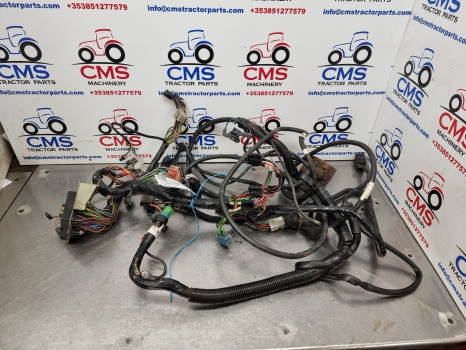 Ford 6610, 10, Tw Series, Sq Cab Roof Wiring Loom E5nn14n104lc, E4nn14n109aa - Kaablid/ Juhtmestik: pilt 1 Ford 6610, 10, Tw Series, Sq Cab Roof Wiring Loom E5nn14n104lc, E4nn14n109aa - Kaablid/ Juhtmestik: pilt 1