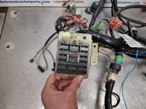 Ford 6610, 10, Tw Series, Sq Cab Roof Wiring Loom E5nn14n104lc, E4nn14n109aa - Kaablid/ Juhtmestik: pilt 3 Ford 6610, 10, Tw Series, Sq Cab Roof Wiring Loom E5nn14n104lc, E4nn14n109aa - Kaablid/ Juhtmestik: pilt 3
