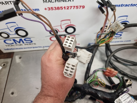 Ford 6610, 10, Tw Series, Sq Cab Roof Wiring Loom E5nn14n104lc, E4nn14n109aa - Kaablid/ Juhtmestik: pilt 4 Ford 6610, 10, Tw Series, Sq Cab Roof Wiring Loom E5nn14n104lc, E4nn14n109aa - Kaablid/ Juhtmestik: pilt 4