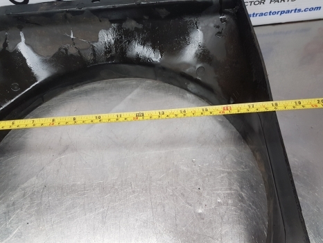 Ford 6710, 7710, 7600, 3600 Radiator Cowling E5nn8146ba, D7nn8146a - Radiaator - Traktor: pilt 4 Ford 6710, 7710, 7600, 3600 Radiator Cowling E5nn8146ba, D7nn8146a - Radiaator - Traktor: pilt 4