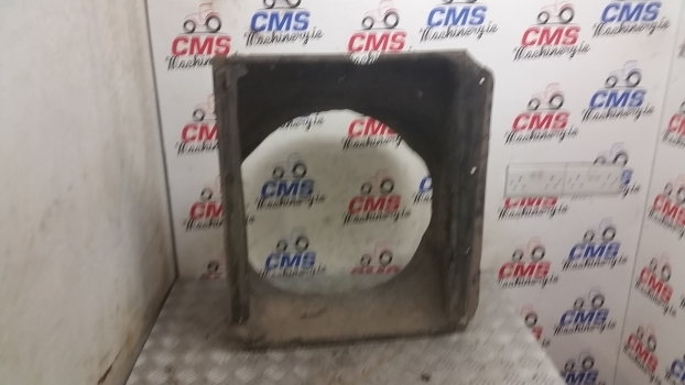 Ford 6710, 7710 Radiator Cowling E5nn8146ba, E5nn8146da - Jahutussüsteem - Traktor: pilt 3 Ford 6710, 7710 Radiator Cowling E5nn8146ba, E5nn8146da - Jahutussüsteem - Traktor: pilt 3