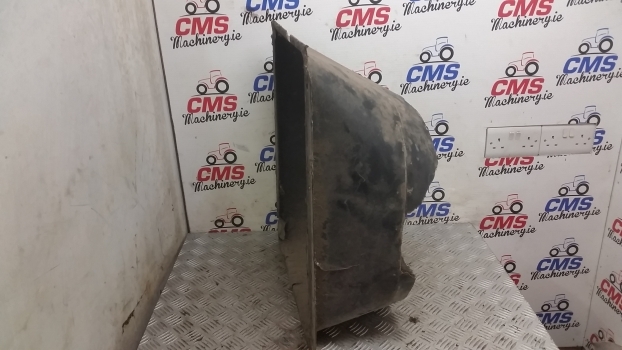 Ford 6710, 7710 Radiator Cowling E5nn8146ba, E5nn8146da - Jahutussüsteem - Traktor: pilt 2 Ford 6710, 7710 Radiator Cowling E5nn8146ba, E5nn8146da - Jahutussüsteem - Traktor: pilt 2