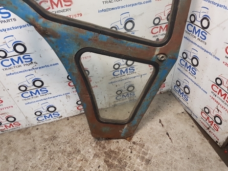Ford 7600, 7710, 6600 Tw10, Tw20 Q Cab Door Right Assembly Rusty D8nn9420124bc - Uks ja varuosad - Traktor: pilt 2 Ford 7600, 7710, 6600 Tw10, Tw20 Q Cab Door Right Assembly Rusty D8nn9420124bc - Uks ja varuosad - Traktor: pilt 2