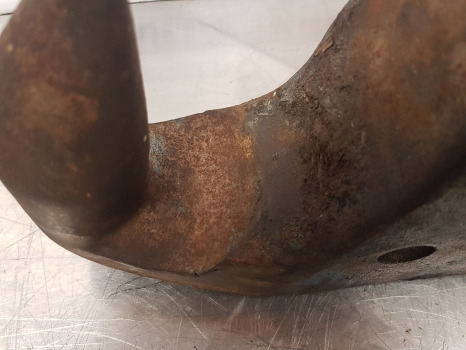 Ford 7810, 6610, 6410, 7710, 8210 Hook For Fwd. E0nne918ac29b, 83943810 - Raam/ Konstruktsioon: pilt 2 Ford 7810, 6610, 6410, 7710, 8210 Hook For Fwd. E0nne918ac29b, 83943810 - Raam/ Konstruktsioon: pilt 2