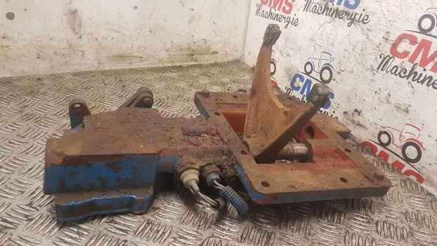 Jõuülekanne - Traktor Ford 7840, 5640, 8240 40 Transmission Control Plate Cover F1nn7211ac, F1nn7222aa: pilt 7