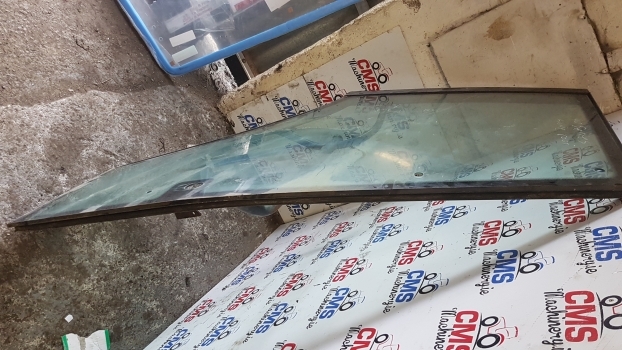 Ford 7840, 8340, 40 Series Cab Door Right Assembly 82006664, 82002446, 81871241 - Uks ja varuosad - Traktor: pilt 4 Ford 7840, 8340, 40 Series Cab Door Right Assembly 82006664, 82002446, 81871241 - Uks ja varuosad - Traktor: pilt 4