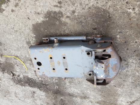 Ford 8240, 40 Series, Pick Up Hitch Complete 82001708, F0nnr870af, F0nns890aj - Raam/ Konstruktsioon: pilt 5 Ford 8240, 40 Series, Pick Up Hitch Complete 82001708, F0nnr870af, F0nns890aj - Raam/ Konstruktsioon: pilt 5