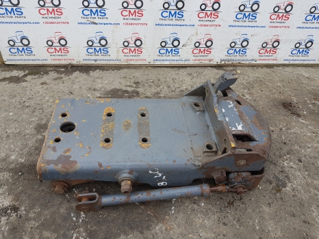 Ford 8240, 40 Series, Pick Up Hitch Complete 82001708, F0nnr870af, F0nns890aj - Raam/ Konstruktsioon: pilt 1 Ford 8240, 40 Series, Pick Up Hitch Complete 82001708, F0nnr870af, F0nns890aj - Raam/ Konstruktsioon: pilt 1