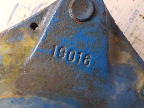 Ford 8240 8340 Case Cs130, 150 Front Axle Swivel Housing Lhs 1-33-741-662, 19811 - Esitelg - Traktor: pilt 4 Ford 8240 8340 Case Cs130, 150 Front Axle Swivel Housing Lhs 1-33-741-662, 19811 - Esitelg - Traktor: pilt 4