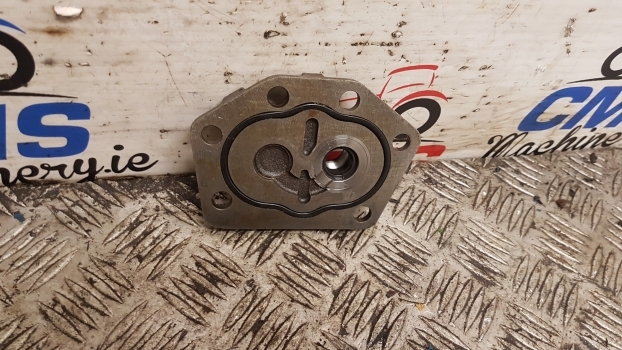 Ford 8340, 6640, 5640, 7740, 7840, 8240 Hydraulic Pump Plate - Hüdrauliline pump - Traktor: pilt 1 Ford 8340, 6640, 5640, 7740, 7840, 8240 Hydraulic Pump Plate - Hüdrauliline pump - Traktor: pilt 1