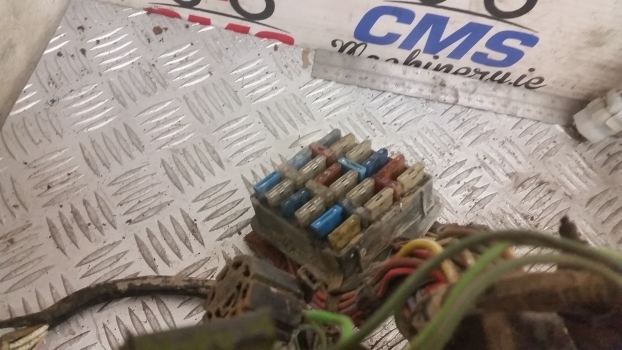 Ford Digger, Backhoe Loader 655, 550, 555 Fuse Box With Cab Electrical Wiring - Kaablid/ Juhtmestik - Ekskavaator-laadur: pilt 3 Ford Digger, Backhoe Loader 655, 550, 555 Fuse Box With Cab Electrical Wiring - Kaablid/ Juhtmestik - Ekskavaator-laadur: pilt 3