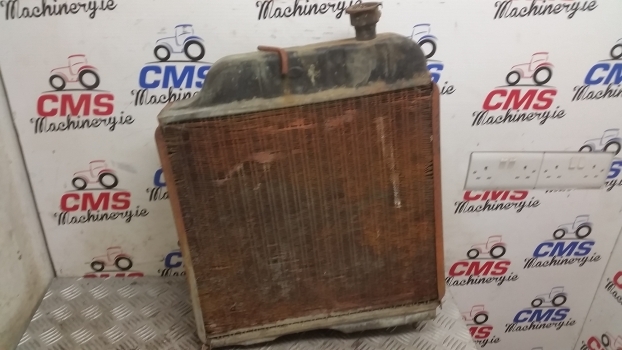 Ford Engine Water Cooling Radiator With Cowling - Radiaator - Traktor: pilt 3 Ford Engine Water Cooling Radiator With Cowling - Radiaator - Traktor: pilt 3