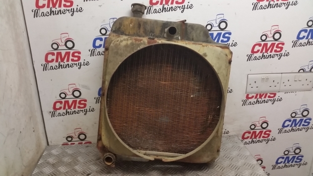 Ford Engine Water Cooling Radiator With Cowling - Radiaator - Traktor: pilt 1 Ford Engine Water Cooling Radiator With Cowling - Radiaator - Traktor: pilt 1