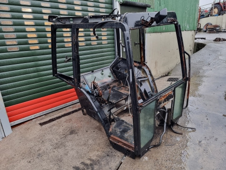 Ford New Holland 7740, 8240, 8340, 40 Series, Cab Frame 82005321 - Kabiin: pilt 2 Ford New Holland 7740, 8240, 8340, 40 Series, Cab Frame 82005321 - Kabiin: pilt 2