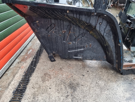 Ford New Holland 7740, 8240, 8340, 40 Series, Cab Frame 82005321 - Kabiin: pilt 5 Ford New Holland 7740, 8240, 8340, 40 Series, Cab Frame 82005321 - Kabiin: pilt 5