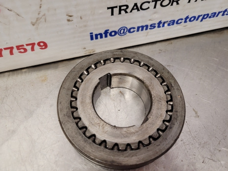 Ford Tw 20 Coupling Sliding Gear Assy D8nn7n072aa, E6nn7n072ca, 83959166 - Jõuülekanne: pilt 4 Ford Tw 20 Coupling Sliding Gear Assy D8nn7n072aa, E6nn7n072ca, 83959166 - Jõuülekanne: pilt 4
