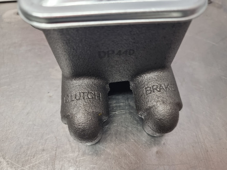 Ford Tw10, Tw Series, 9600 Brake Master Cylinder C7nn2140a, D3nn2140a - Pidurisilinder - Põllutööseade: pilt 4 Ford Tw10, Tw Series, 9600 Brake Master Cylinder C7nn2140a, D3nn2140a - Pidurisilinder - Põllutööseade: pilt 4