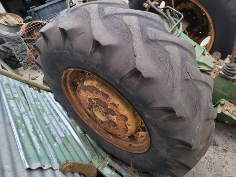 John Deere 2130 Rear Wheel Rim And Tyre 16.9/14-30, R30, At30619 - Komplektne ratas: pilt 2 John Deere 2130 Rear Wheel Rim And Tyre 16.9/14-30, R30, At30619 - Komplektne ratas: pilt 2
