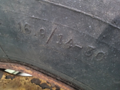 John Deere 2130 Rear Wheel Rim And Tyre 16.9/14-30, R30, At30619 - Komplektne ratas: pilt 4 John Deere 2130 Rear Wheel Rim And Tyre 16.9/14-30, R30, At30619 - Komplektne ratas: pilt 4