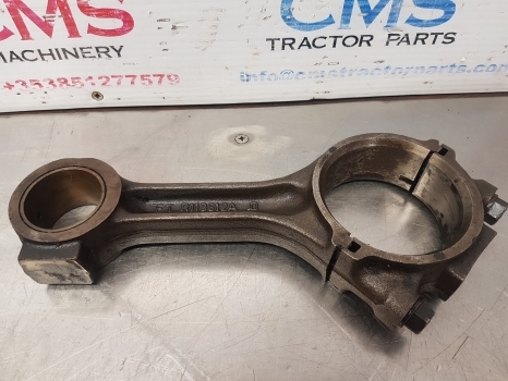 John Deere 2140, 2040, 2650, 2850 Engine Con Rod Re42733, R80032, R113612 - Ühendusvarras - Traktor: pilt 1 John Deere 2140, 2040, 2650, 2850 Engine Con Rod Re42733, R80032, R113612 - Ühendusvarras - Traktor: pilt 1