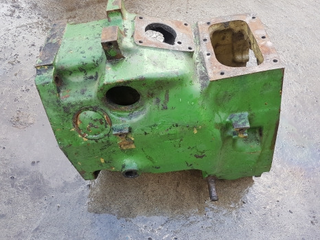 John Deere 3130, 3030 Transmission Housing T25890, At26778 - Käigukast: pilt 2 John Deere 3130, 3030 Transmission Housing T25890, At26778 - Käigukast: pilt 2