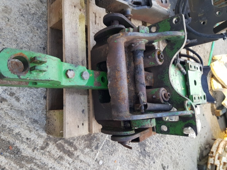 John Deere 6100, 6200, 6300, 6400 Pick Up Hitch Complete Al80042, Al80043 - Raam/ Konstruktsioon: pilt 1 John Deere 6100, 6200, 6300, 6400 Pick Up Hitch Complete Al80042, Al80043 - Raam/ Konstruktsioon: pilt 1