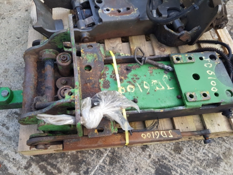 John Deere 6100, 6200, 6300, 6400 Pick Up Hitch Complete Al80042, Al80043 - Raam/ Konstruktsioon: pilt 4 John Deere 6100, 6200, 6300, 6400 Pick Up Hitch Complete Al80042, Al80043 - Raam/ Konstruktsioon: pilt 4