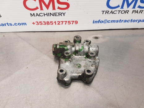 John Deere 6200, 6300, 6400, 7600, 7700 Clutch Cooling Valve Housing R109490 - Käigukast: pilt 1 John Deere 6200, 6300, 6400, 7600, 7700 Clutch Cooling Valve Housing R109490 - Käigukast: pilt 1