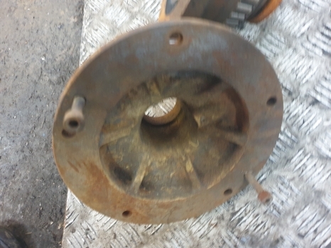 John Deere 6400 Pair Of Rear Axle Differential Bearing Housing Al112560, L77137 - Diferentsiaalvarustus - Traktor: pilt 5 John Deere 6400 Pair Of Rear Axle Differential Bearing Housing Al112560, L77137 - Diferentsiaalvarustus - Traktor: pilt 5