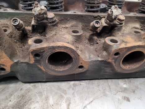 John Deere 6600, 6506, 6800, 6900 Engine Cylinder Head R112747, Re48617 - Mootori pea: pilt 5 John Deere 6600, 6506, 6800, 6900 Engine Cylinder Head R112747, Re48617 - Mootori pea: pilt 5