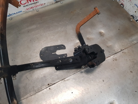 Poritiib Kubota M5092 Front Axle Mudguard Bracket Lhs Assy: pilt 7