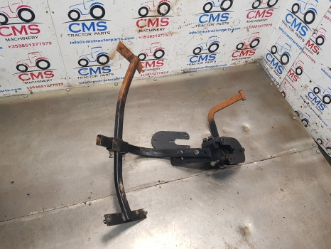 Poritiib Kubota M5092 Front Axle Mudguard Bracket Lhs Assy: pilt 8