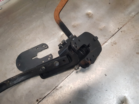 Poritiib Kubota M5092 Front Axle Mudguard Bracket Lhs Assy: pilt 6