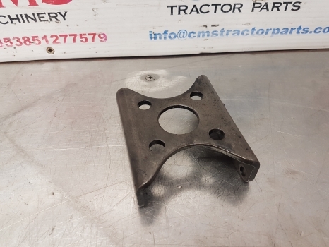 Lamboghini 1056, R714, R724, R584 Fuel Pump Support 0.041.1615.0, 0.053.1615.0 - Kütusepump - Traktor: pilt 1 Lamboghini 1056, R714, R724, R584 Fuel Pump Support 0.041.1615.0, 0.053.1615.0 - Kütusepump - Traktor: pilt 1