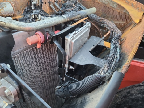 Manitou Mlt 630-115 Engine Control Ecu 04468481, 06000035, 0281020626, C5vi85e - Mootori juhtimisseade: pilt 1 Manitou Mlt 630-115 Engine Control Ecu 04468481, 06000035, 0281020626, C5vi85e - Mootori juhtimisseade: pilt 1