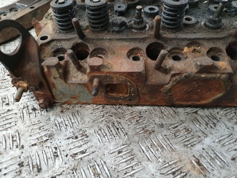 Massey Ferguson 133, 135, 140, 145, 148, 150, Ad3.152 Cylinder Head 86550 - Mootori pea - Traktor: pilt 5 Massey Ferguson 133, 135, 140, 145, 148, 150, Ad3.152 Cylinder Head 86550 - Mootori pea - Traktor: pilt 5