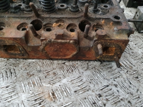 Massey Ferguson 133, 135, 140, 145, 148, 150, Ad3.152 Cylinder Head 86550 - Mootori pea - Traktor: pilt 4 Massey Ferguson 133, 135, 140, 145, 148, 150, Ad3.152 Cylinder Head 86550 - Mootori pea - Traktor: pilt 4