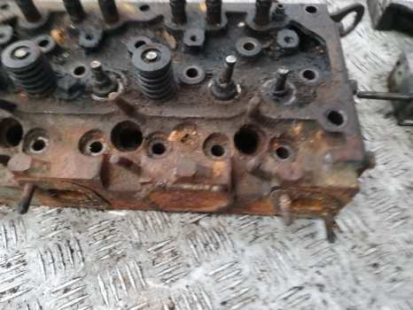 Massey Ferguson 133, 135, 140, 145, 148, 150, Ad3.152 Cylinder Head 86550 - Mootori pea - Traktor: pilt 3 Massey Ferguson 133, 135, 140, 145, 148, 150, Ad3.152 Cylinder Head 86550 - Mootori pea - Traktor: pilt 3